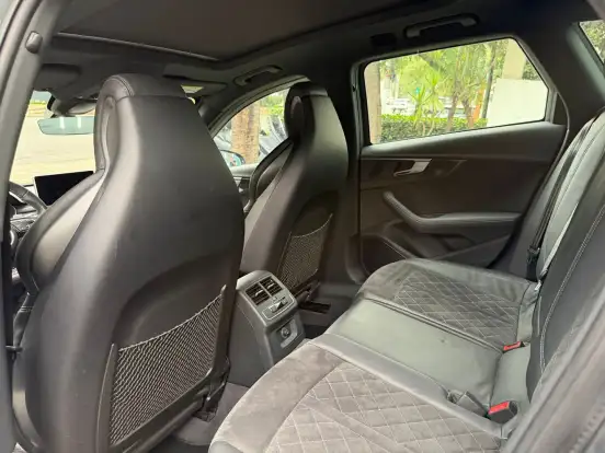 AUDI-RS4-2019