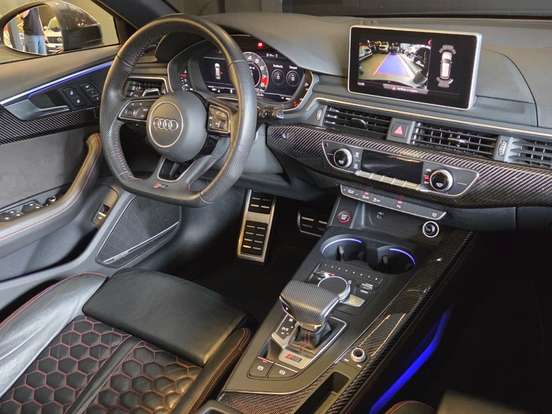 AUDI-RS4-2019