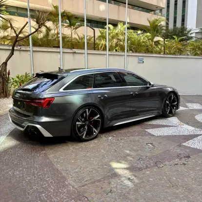 AUDI-RS6-2020