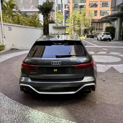 AUDI-RS6-2020