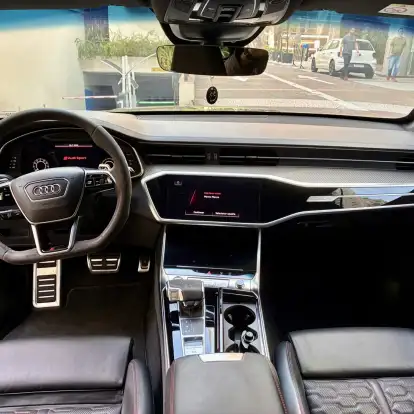 AUDI-RS6-2020