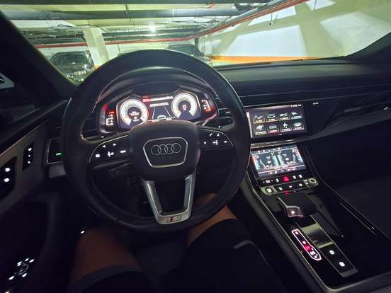 AUDI-Q7-2021
