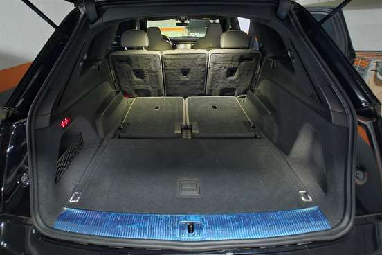 AUDI-Q7-2021