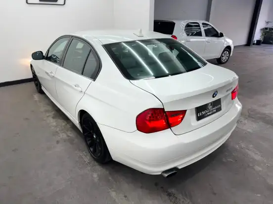 BMW-320i-2009