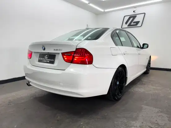 BMW-320i-2009