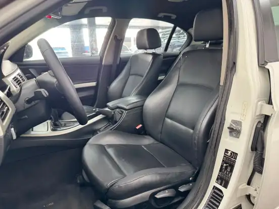 BMW-320i-2009