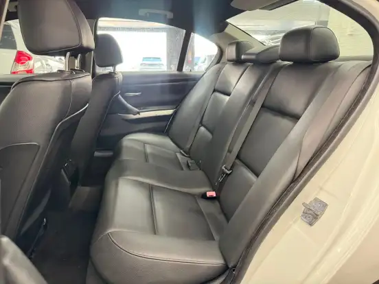 BMW-320i-2009