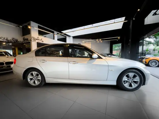 BMW-320i-2007