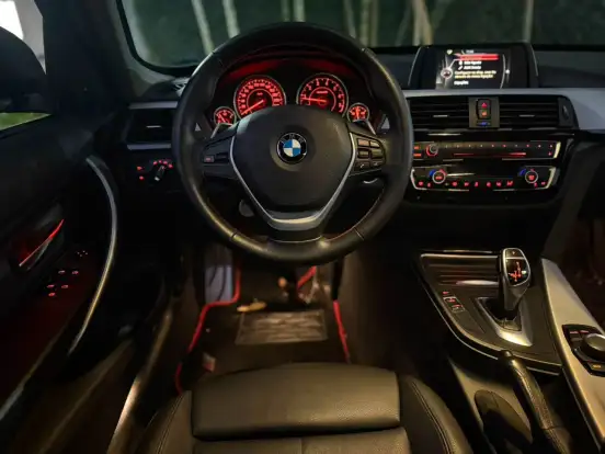 BMW-320i-2015