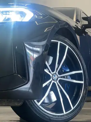 BMW-320i-2022