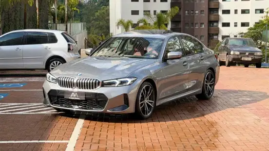 BMW-320i-2023