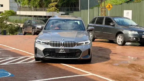 BMW-320i-2023