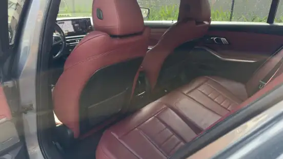 BMW-320i-2023