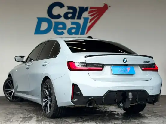 BMW-320i-2024