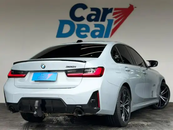 BMW-320i-2024