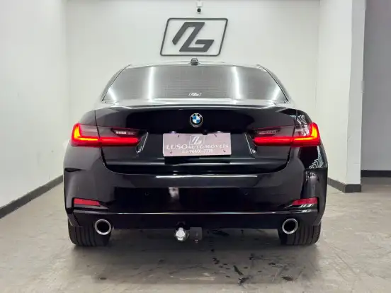 BMW-320i-2023