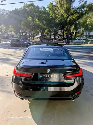 BMW-320i-2022