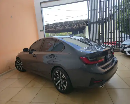 BMW-320i-2020