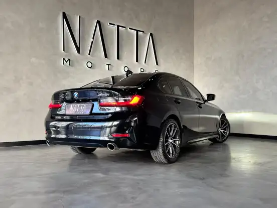 BMW-320i-2019