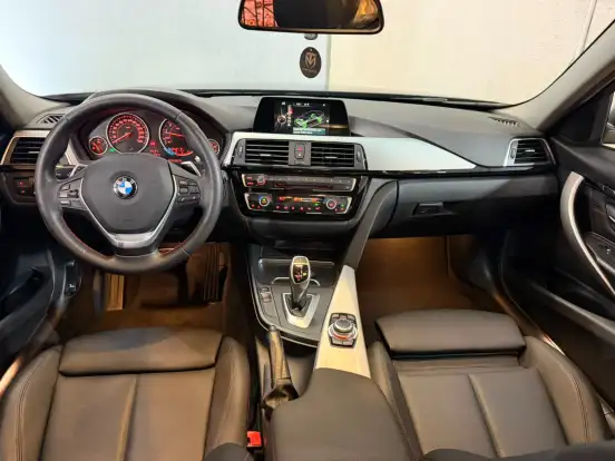 BMW-320i-2017