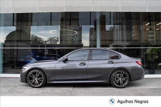 BMW-320i-2021