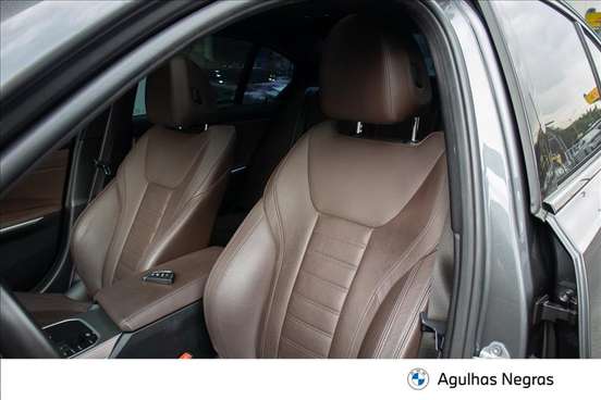 BMW-320i-2021