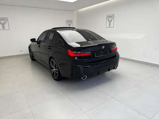 BMW-320i-2023
