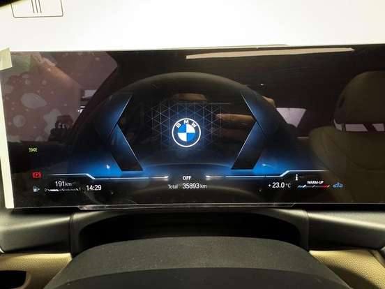 BMW-320i-2023