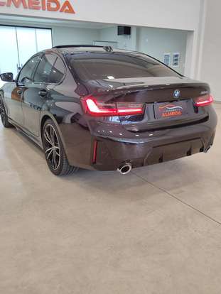 BMW-320i-2023