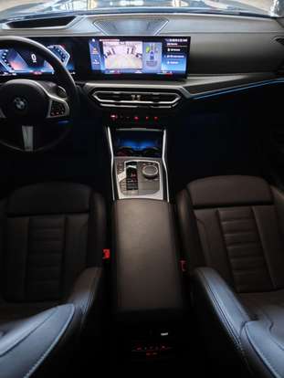 BMW-320i-2023