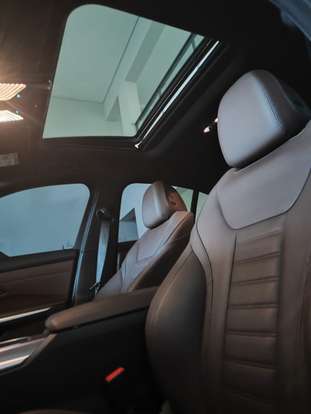 BMW-320i-2023