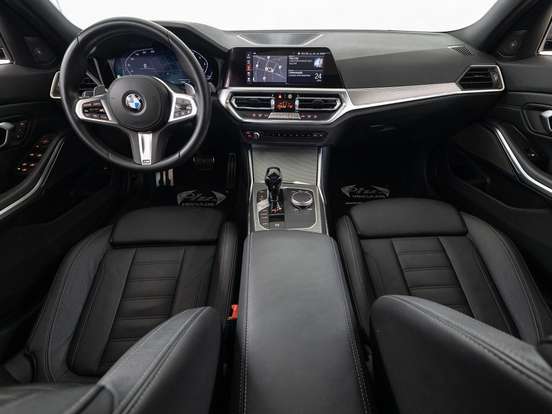 BMW-320i-2021