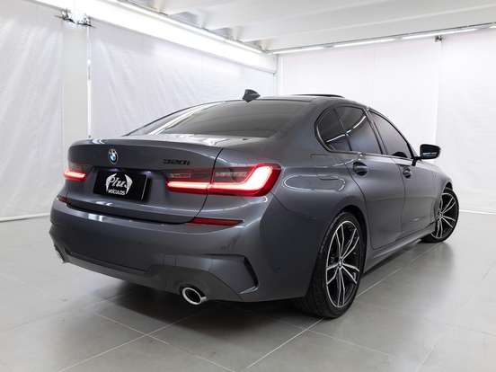 BMW-320i-2021