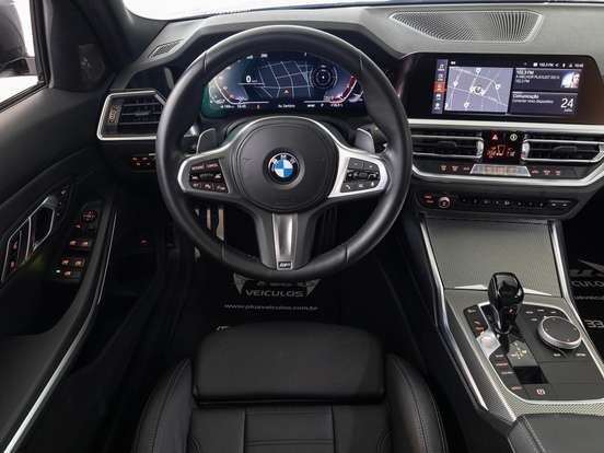 BMW-320i-2021