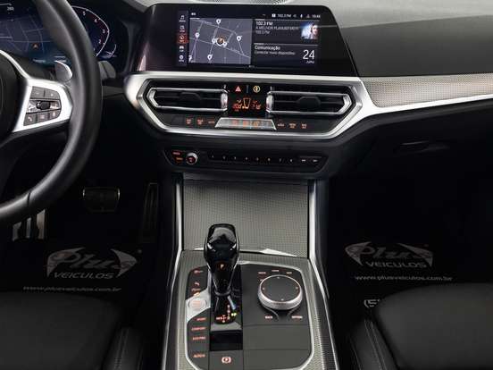 BMW-320i-2021