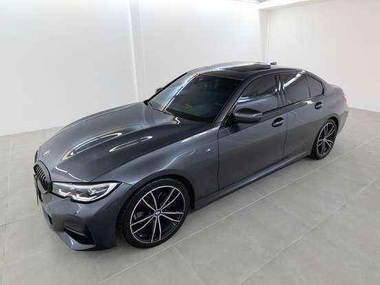 BMW-320i-2021