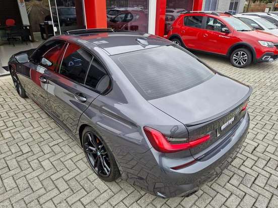 BMW-320i-2021