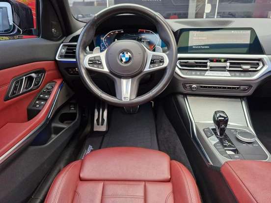 BMW-320i-2021