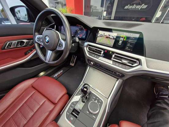 BMW-320i-2021
