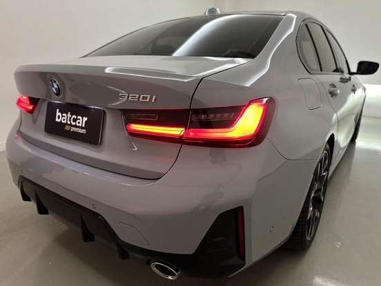 BMW-320i-2025