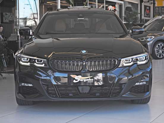 BMW-320i-2021