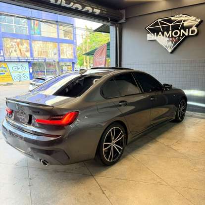 BMW-320i-2021