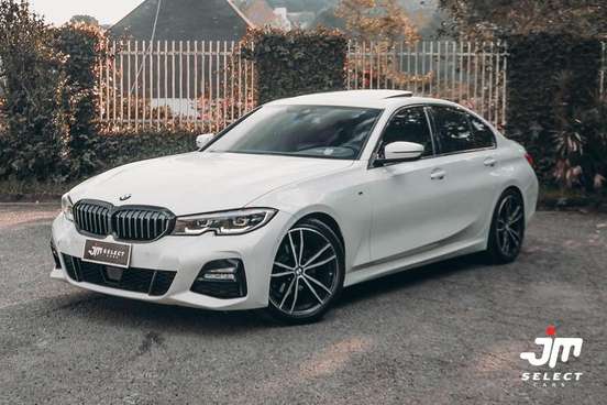BMW-320i-2022