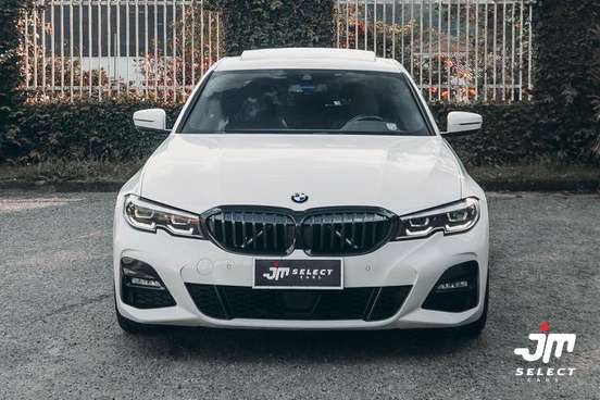 BMW-320i-2022