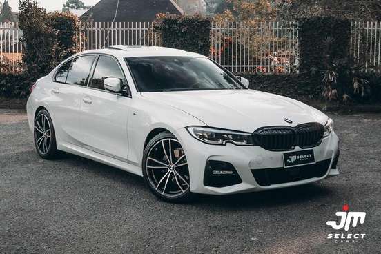 BMW-320i-2022