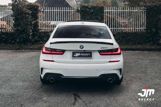 BMW-320i-2022