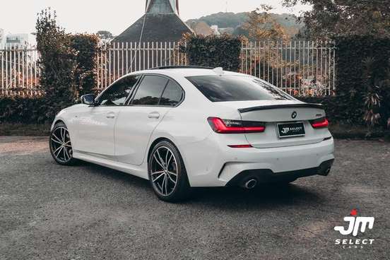 BMW-320i-2022