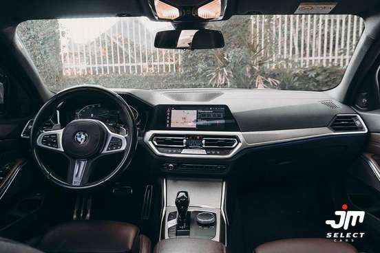 BMW-320i-2022