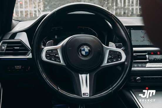 BMW-320i-2022