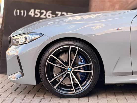 BMW-320i-2023